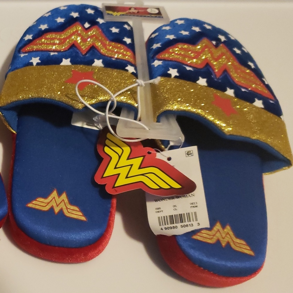 🆕️ Wonder Woman Slippers